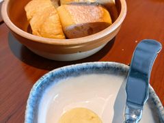 餐前面包配自制黄油-Laures·月桂西班牙碳烤餐厅(十尚坊店)