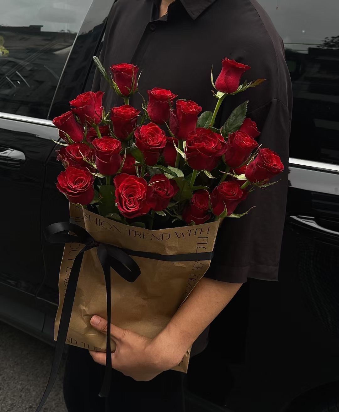 玫瑰花束  捧着爱的玫瑰
