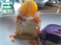 黄桃慕斯-解放碑威斯汀酒店-知味国际美食餐厅