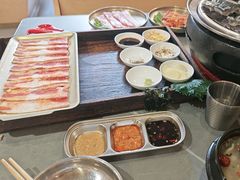 -围炉肉舍•炭烤活鳗•丹东海鲜烤肉(步行街店)