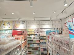 -名创优品(北京新中关购物中心地铁层店)