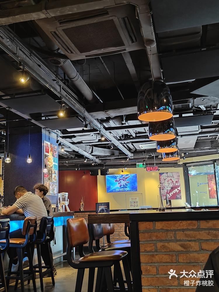 交通便利,地点好找全国连锁的蓝蛙西餐厅在南京鹏欣水游城地下负一层