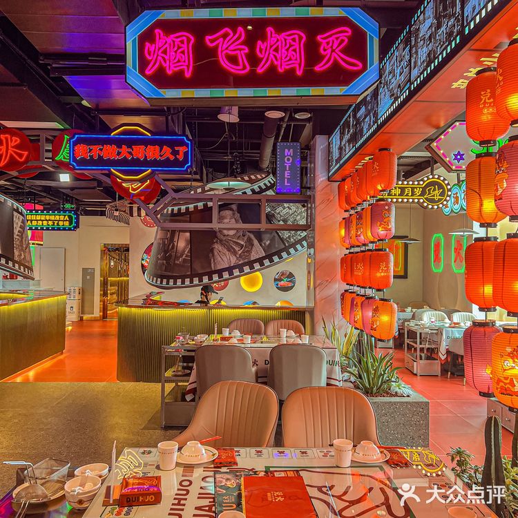 这家港风极致的花胶鸡店真的狂拍三百六十五张才过瘾❗️