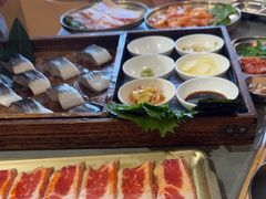 -围炉肉舍•炭烤活鳗•丹东海鲜烤肉(步行街店)