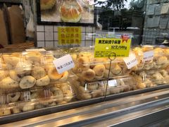 黑芝麻提子麻薯-鲍师傅糕点(江苏路店)