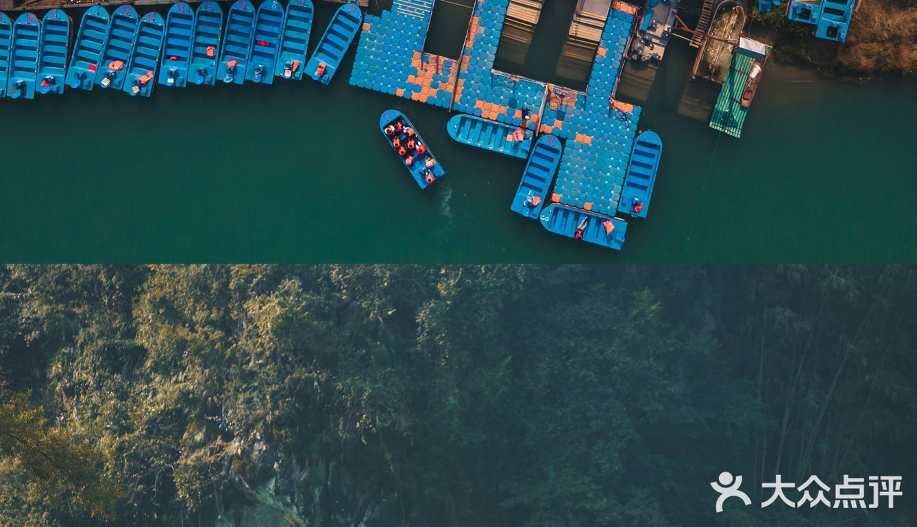 号称“水上芦笛岩”的巴马百鸟岩