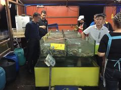 海鲜箱-岛中岛·海鲜大排档·万宁老字号(东澳店)
