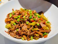 -阿瓦山寨·湘菜现炒·剁椒鱼头王(咸阳总店)
