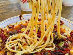 -歹歹的加个面过油肉拌面