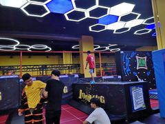 -爱蹦iBOON蹦床运动馆(江汉店)