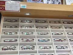 -诺柯视眼镜-蔡司依视路官方工厂店(淞南一店)