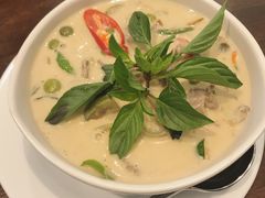 绿咖喱牛肉汤-Chom Cafe and Restaurant