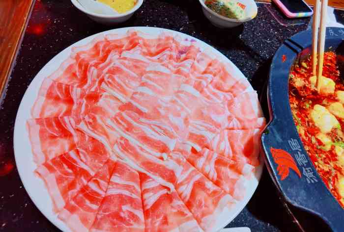 渝香居重庆火锅(包头店)-"出来吃饭最主要吃的是什么? 民以食为天.