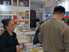 -美式眼镜·授权蔡司.依视路.尼康.豪雅.明月(人民广场店)