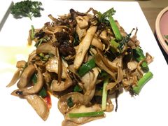 菌子炒牛干巴-山茶云南菜(中关村店)