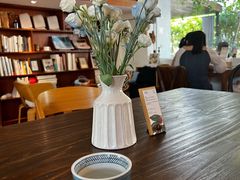 -彳亍咖啡·这里(水湾路店)