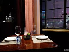 靠窗位-YUE·6·西式融合餐厅(外滩六号店)