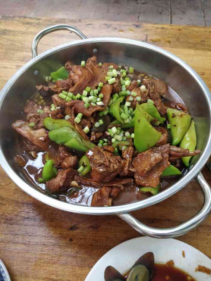 十三香炒鸡饭店-"[薄荷]环境:他家很大,应该是接婚庆宴.