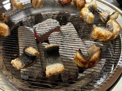 -围炉肉舍•炭烤活鳗•丹东海鲜烤肉(步行街店)