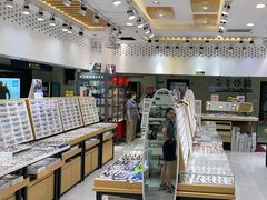-美式眼镜·授权蔡司.依视路.尼康.豪雅.明月(人民广场店)