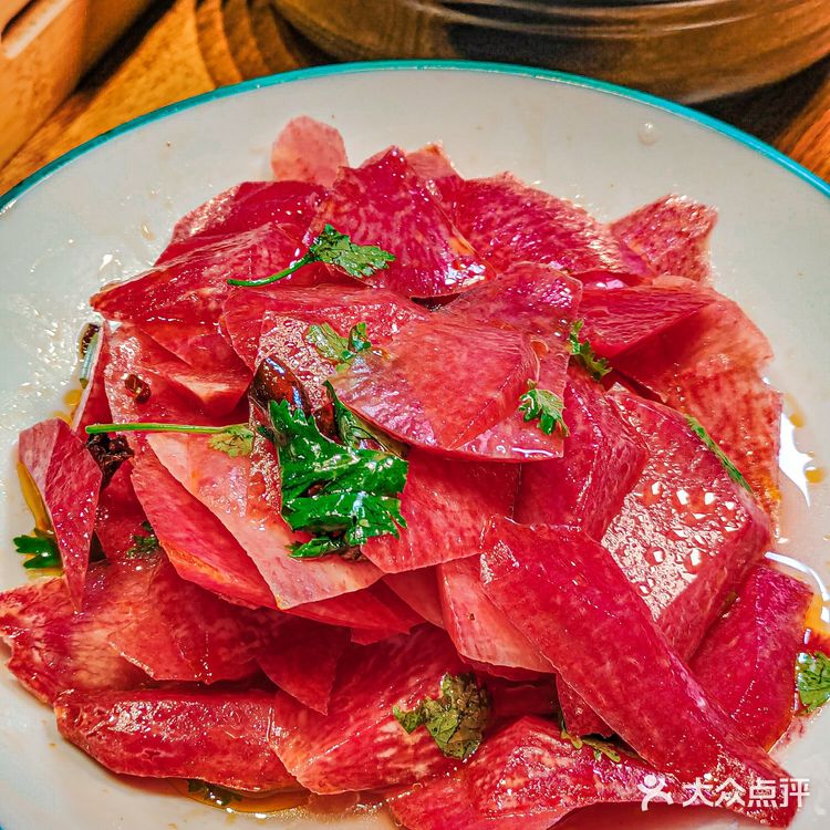 生活的烟火气，就藏在羔羊烤肉的夜市里