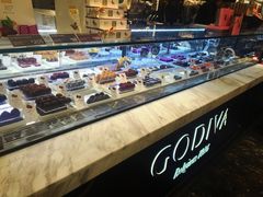 面包甜点陈列柜-GODIVA(王府井apm店)