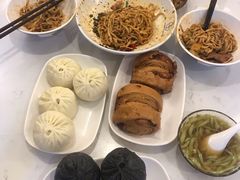 -李与白包子铺(桐梓林店)