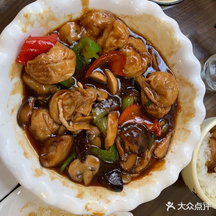 老板便宜了个零头 整体体验还行的，小炒肉