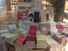 -新华里咖啡书吧(新华书店小寨店)