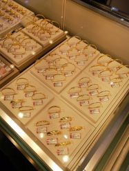 -潮宏基(大商新玛特店)