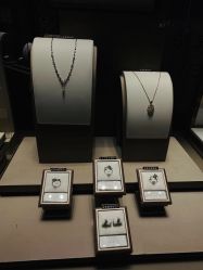 -六福珠寶(银泰百货大红门店)