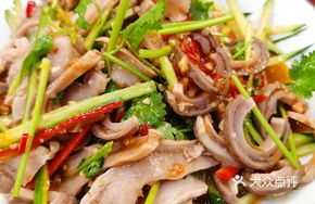 Pork Tripe with Coriander Stir-Fry