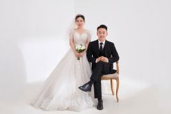 -雪中彩影婚纱摄影·微光艺术中心