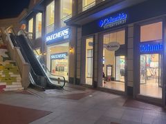 -王府井奥莱临潼小镇(临潼店)
