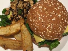 招牌牛肉烤菠萝汉堡-卡朋厨房(289艺术园区店)