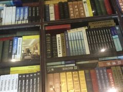 -钟书阁(松江泰晤士小镇店)