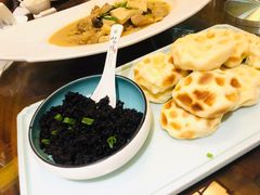 鲅鱼酱配石头饼-聚缘堂·海鲜私房菜(松岭路店)