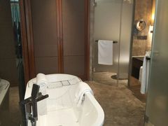 -三亚湾海居铂尔曼度假酒店