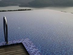 山顶游泳池-天目湖涵田半山温泉水乐园