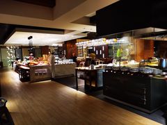 自助取餐区-JW万豪厨房餐厅·滨海草坪烧烤·海鲜·海景(三亚绿发山海天JW万豪酒店)