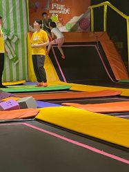 -蹦蹦跳跳(新奥购物中心店)