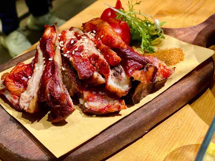 胡桃里音乐酒馆(空港店)-"氛围挺好,装修也很特别.个人觉得菜品一般.