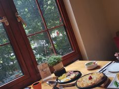 -月亮眼花园餐厅书吧酒吧