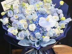 -何兮花店·气球派对鲜花店(马桥银春路万科城店)