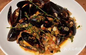 Stewed New Harbor Mussels