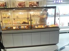 面包甜点陈列柜-丽莎蓓甜CAKE生日蛋糕·动物奶油(石家庄店)