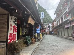 -刘姐啤酒鱼民族演艺餐厅(西街总店)