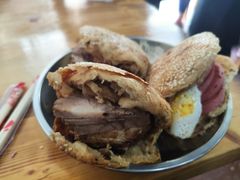 烧饼夹肘子肉-昌顺马记小吃店(昌盛园店)