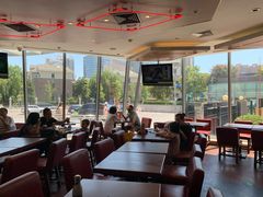 靠窗位-FATBURGER 特富客汉堡(外交公寓店)