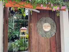 -Cuc Gach Quan Restaurant